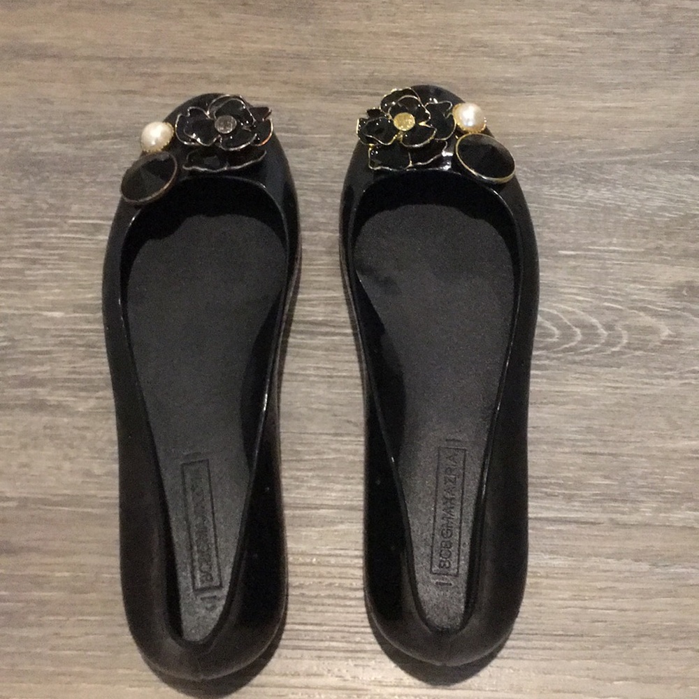 Brand new BCBG Detailed Flat